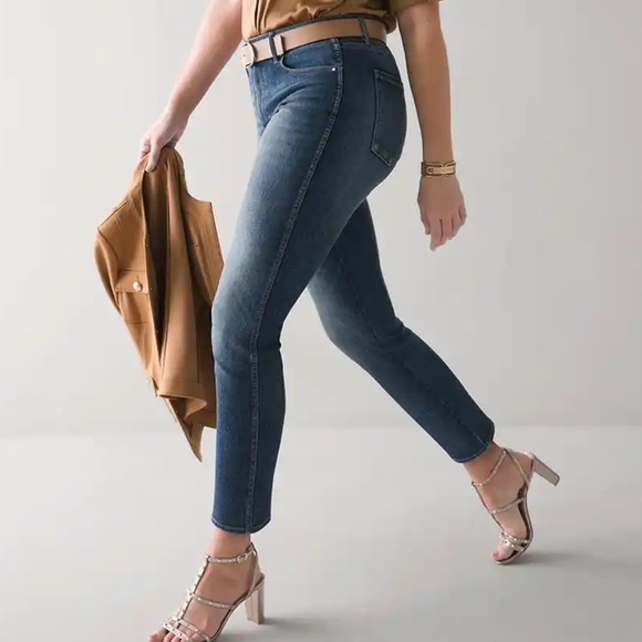 FLASH SALE! WHBM High Rise Straight Sculpt Jeans (4) - Picture 1 of 9
